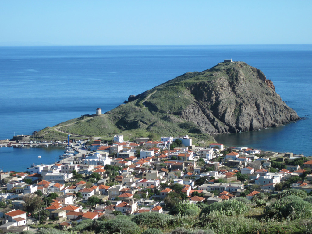 Boat excursions to the neighboring islands of Inouses and Psara